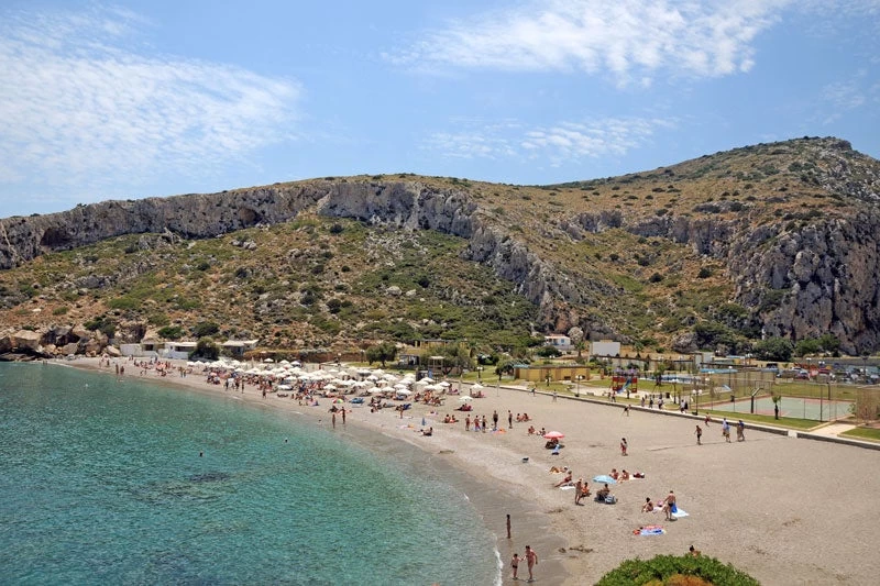 Σας αφορά: Ακατάλληλες για κολύμβηση 47 παραλίες της Αττικής – Δείτε τη μαύρη λίστα